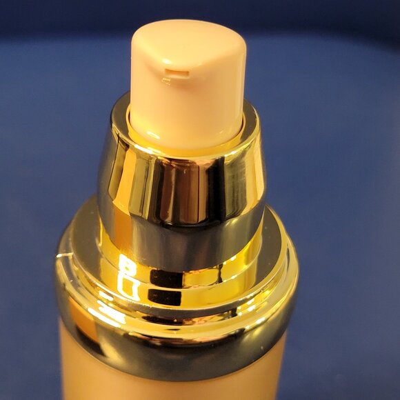 Forever Bloom Biomimic Foundation Medium Tone NIB SPF50 - Picture 8 of 10